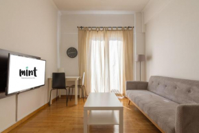 White n' Sunny Flat For 4 Ppl